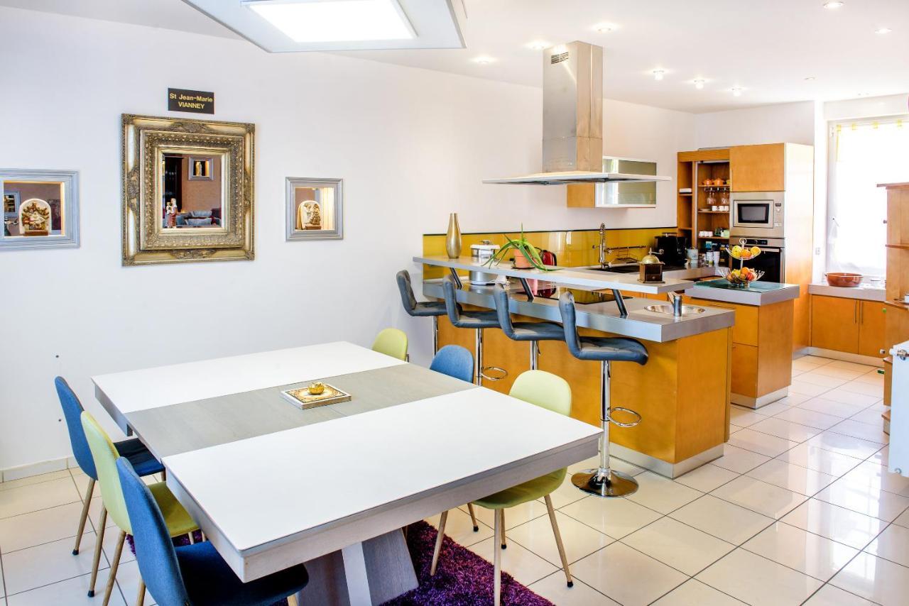 La Sainte Famille Hotell Lourdes Exteriör bild