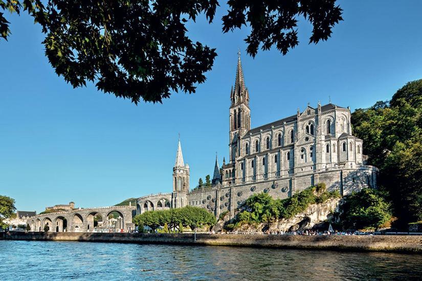 La Sainte Famille Hotell Lourdes Exteriör bild